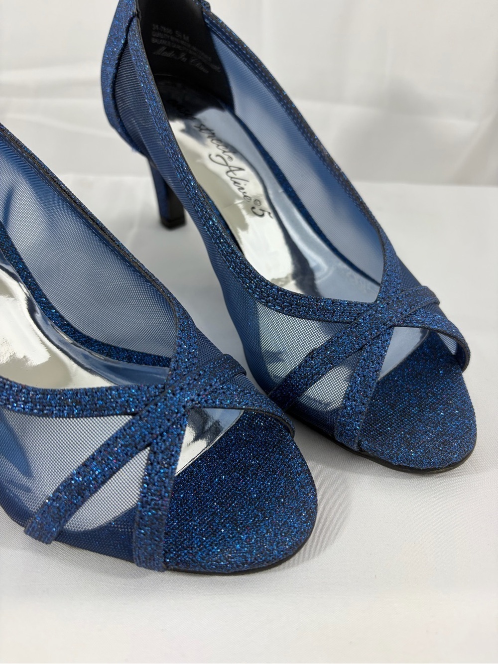 NWT easy street Women’s Size 5.5 Navy Blue Sparkly Mesh Heels - Picture 4 of 8